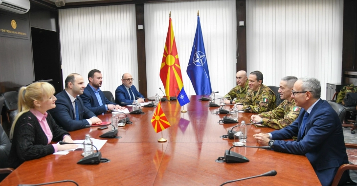 Defense Minister meets Commander of NATO's KFOR mission