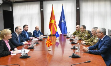 Defense Minister meets Commander of NATO's KFOR mission