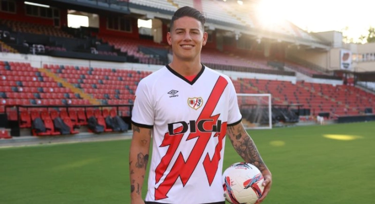 Хамес пред заминување од Рајо