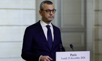 New French government presented in Paris, major challenges ahead