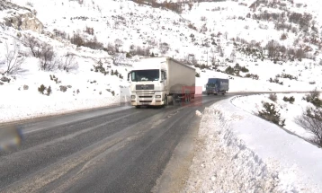 Hiqet ndalesa për automjete të rënda transportuese përmes grykës malore Strazhë dhe në rrugën Kriva Pallankë - VK Deve Bair