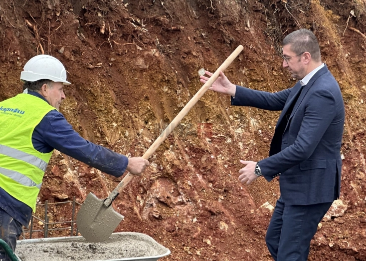 Поставен камен темелник за изградба на спортска сала во населено место Црешево во Гази Баба