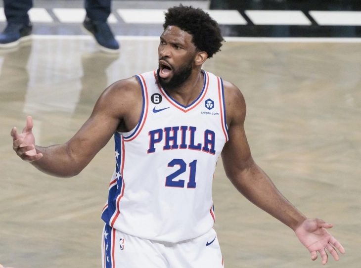 Embiid gjobitet me 75.000 dollarë për gjeste të pahijshme në ndeshjen me Boston