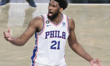 Embiid gjobitet me 75.000 dollarë për gjeste të pahijshme në ndeshjen me Boston