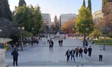 Поскапа празничната трпеза во Грција, но не им го расипува празничното расположение на Грците