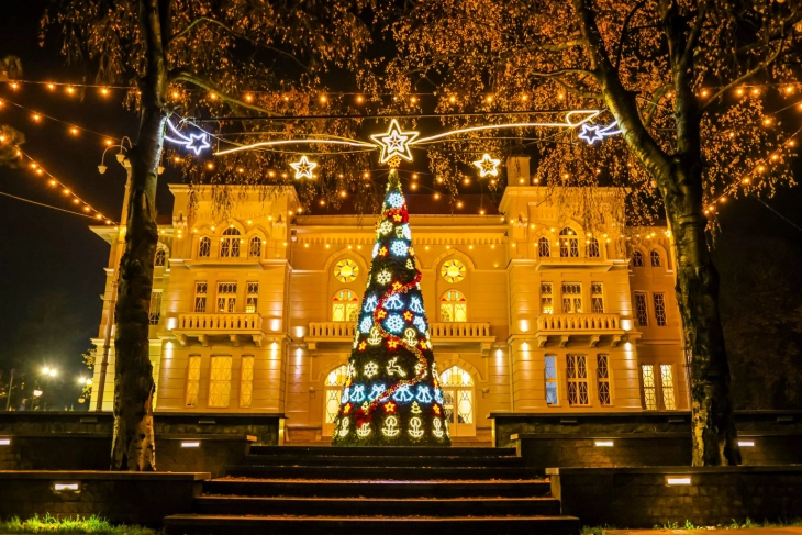 „Зимска приказна“ во старата битолска чаршија и Офицерски дом