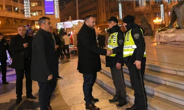 Toshkovski ka vizituar nëpunësit policor të cilët kanë qenë në shërbim gjatë natës së ndërrimit të viteve