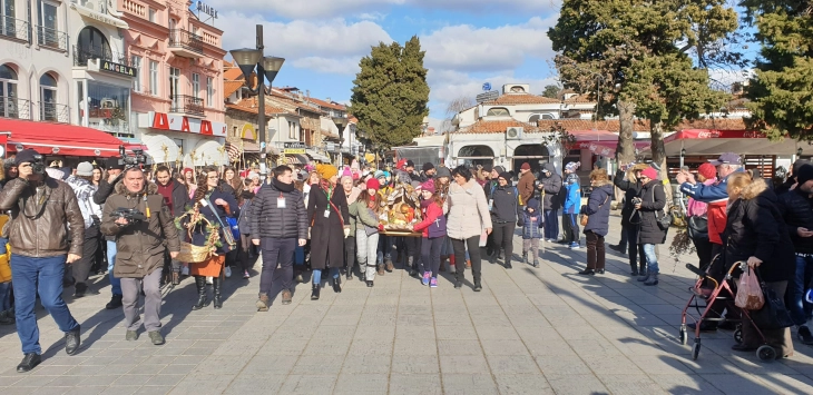 Повеќе од 800 деца најавија учество на годинешната Бадникова поворка низ улиците на Охрид