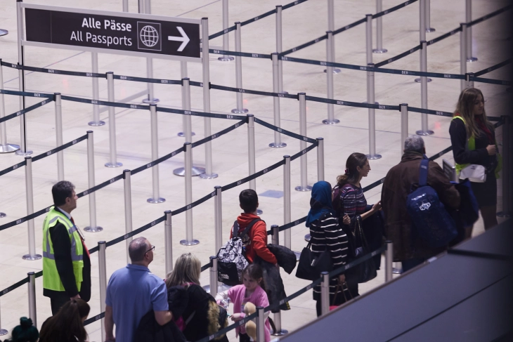 Long lines for passport checks at German airports due to IT outage