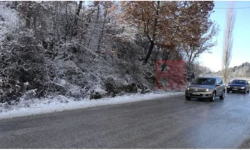 Komunikacioni zhvillohet në kushte dimërore, hiqen ndalesat për automjete të rënda transportuese