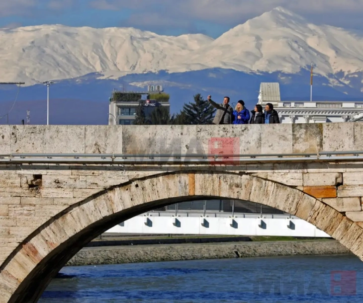 Mot me diell me vranësira mesatare, në mëngjes  ftohtë  me kushte për mjegull