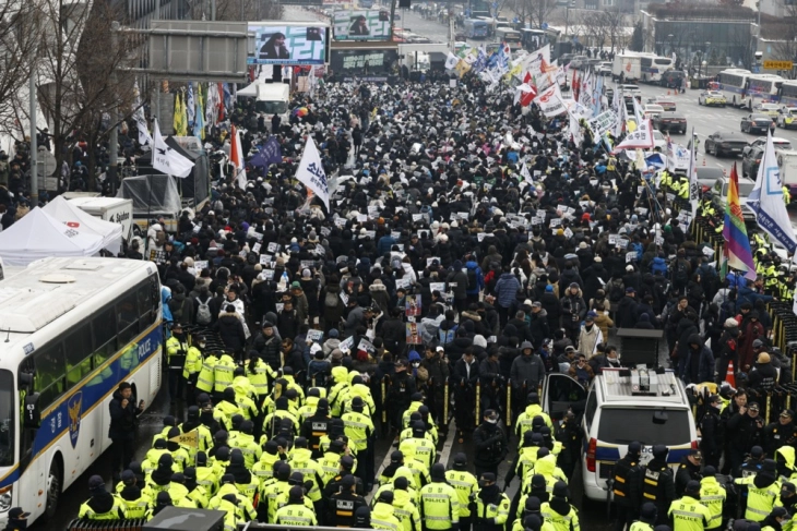 Policia koreanojugore pranoi kërkesë për arrestimin e presidentit të revokuar Jun