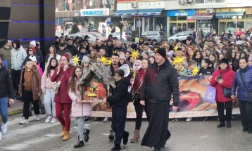 Празнична литургија и Бадникова поворка во Тетово