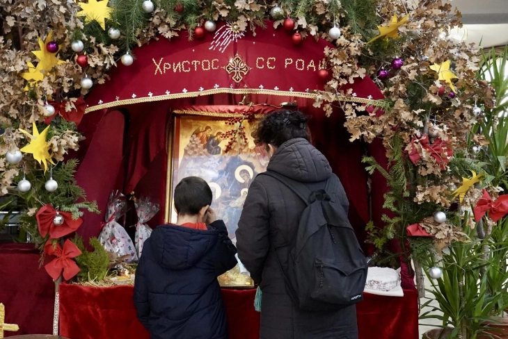 Orthodox faithful celebrate Christmas 