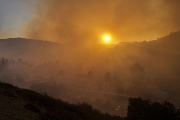 Anthony Hopkins posts message of support after losing home in LA fire