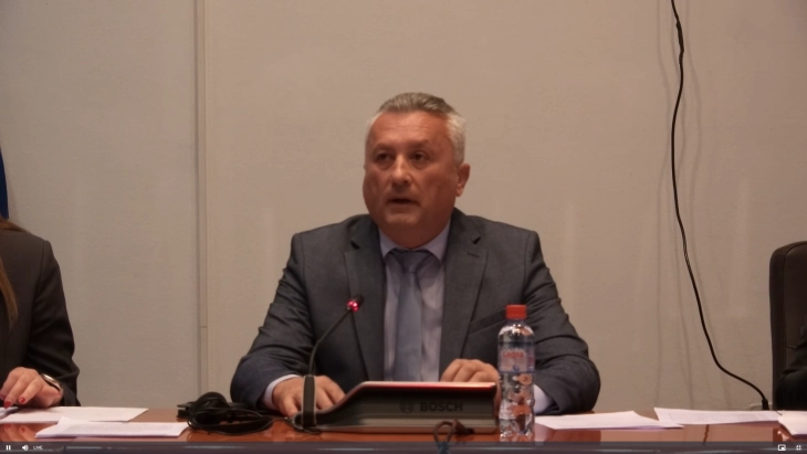 Предлог-одлуката за определување на коефициентите за утврдување на плата на пратениците и на функционерите поддржана од собраниската Комисија