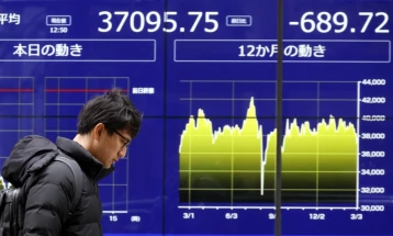 Luftë tregtare në Amerikën e Veriut: Trampi vendosi tarifa, Kanadaja dhe Meksika paralajmërojnë përgjigje