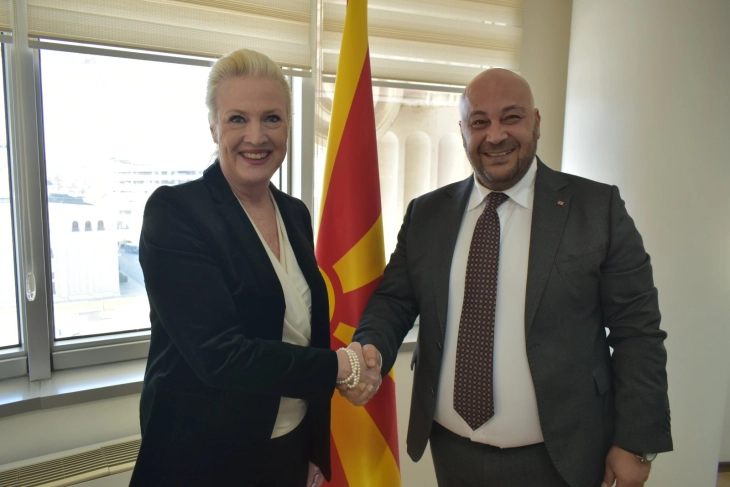 Амбасадорката на САД Агелер во посета на Уставниот суд