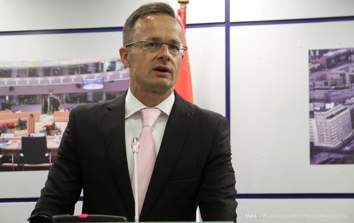 Sijarto: BE këmbëngul për anëtarësimin e Ukrainës deri në vitin 2030, ndërsa vendet e Ballkanit Perëndimor presin 14 vjet e gjysmë