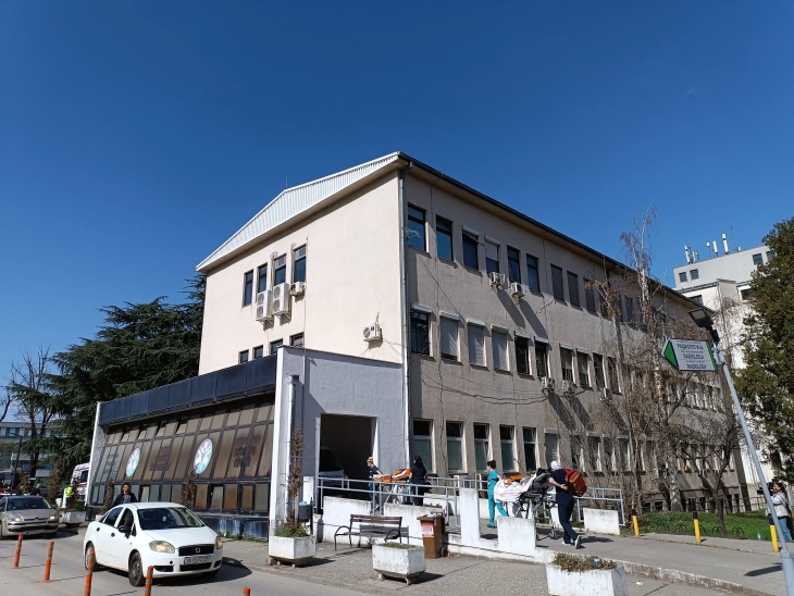 Katër pacientë janë në gjendje kritike, tetë kthehen nga jashtë, ndërsa 16 shkojnë në mjekim shtëpiak