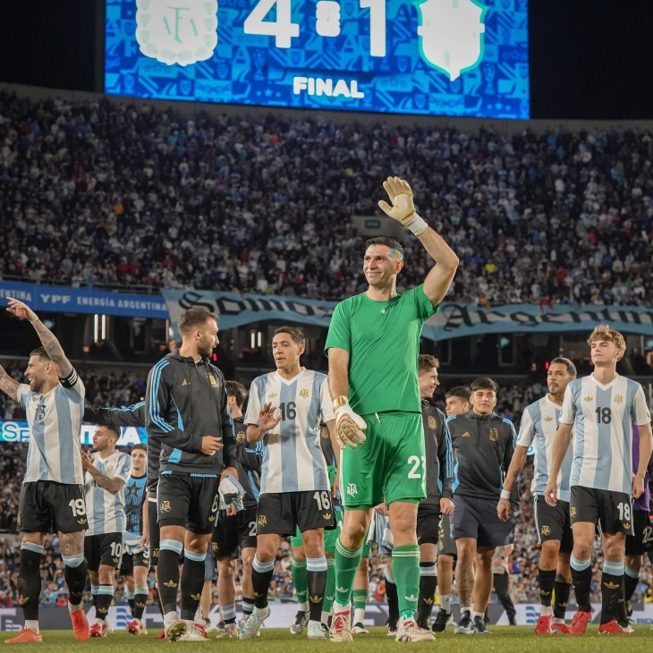 Аргентина убедливо го совлада Бразил откако обезбеди пласман на Мундијалот