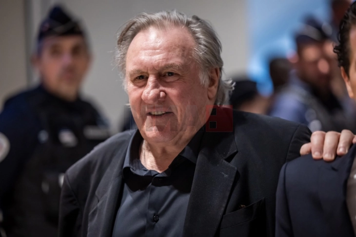 Жерар Депардје призна дека ја допирал за колковите една од тужителките која го обвини за сексуален напад