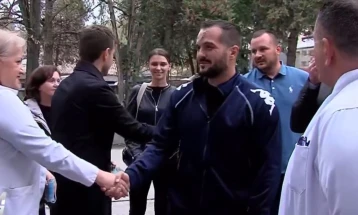 Pacienti i parë i lënduar i cili u kthye nga Beogradi, Darko Stojanov i falënderoi mjekët që ia shpëtuan jetën dhe të gjithë për mbështetjen