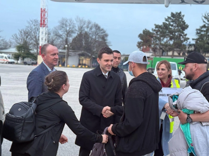 Patient treated in Greece returns, four patients expected to return from Spain on Wednesday evening 