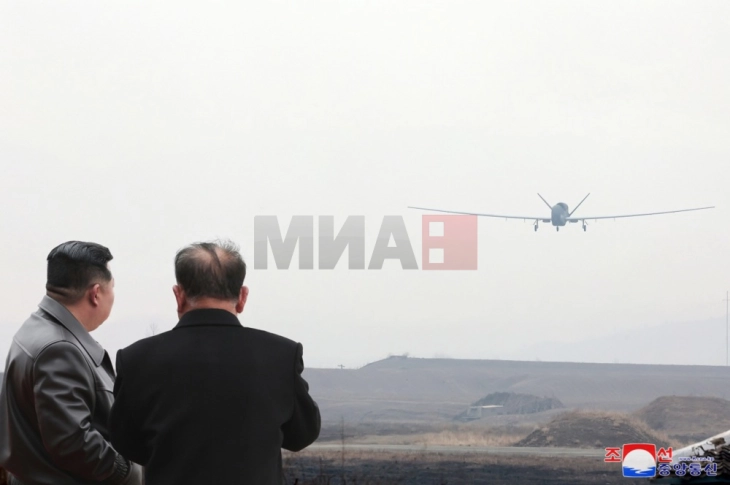 Севернокорејскиот лидер Ким Џонг-Ун надгледуваше тестирање на дронови-камикази