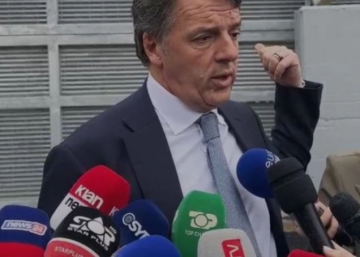 Ренци: Попусто потрошени една милијарда евра за прифатните центри во Албанија