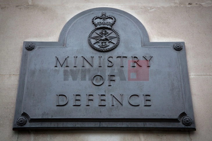 Британското Министерство за одбрана истражува безбедносен пропуст откако беа пронајдени воени документи фрлени на улица во Њукасл