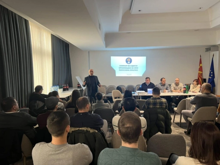 Донација од одбојкарските судии за Кочани