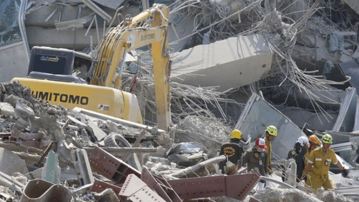 Powerful quakes kill at least 144 in Myanmar, many still trapped