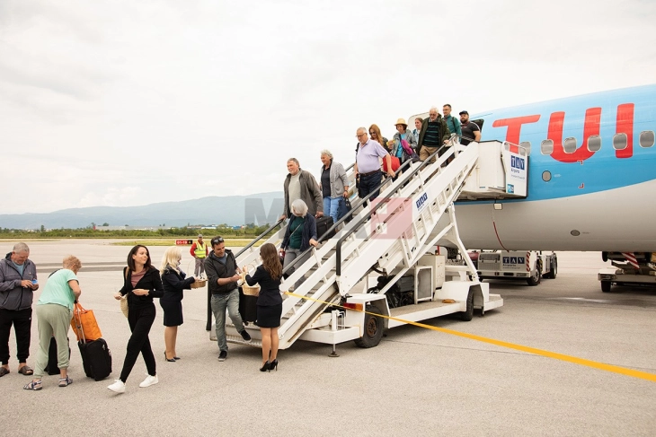 Fillon orari veror i fluturimeve, 54 destinacione të rregullta, çarter nga Mançesteri, Antalia, Hurgada...