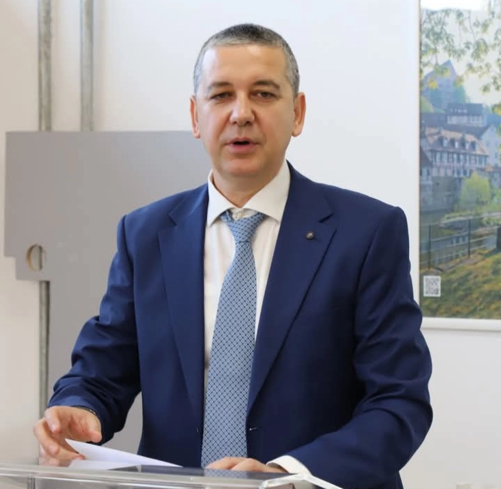 Стерјовски: Добра вест за албанските граѓани кои патуваат кон Македонија „зелениот картон“ чини само 50 евра