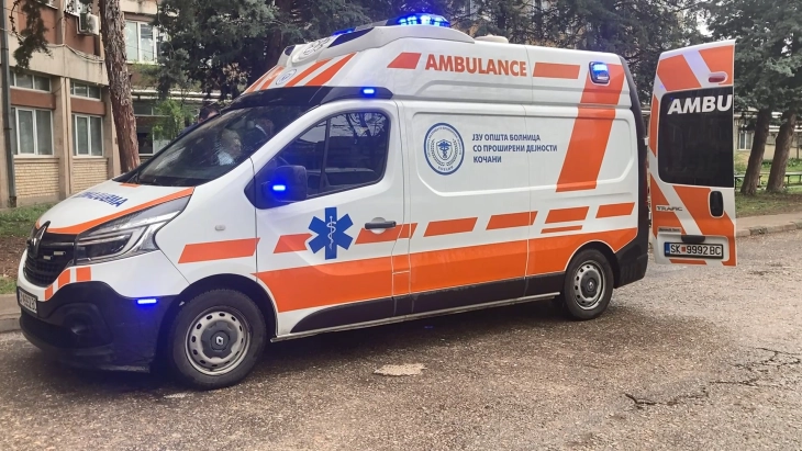 Ново амбулантно возило за Општата болница во Кочани донираа општествено одговорни компании