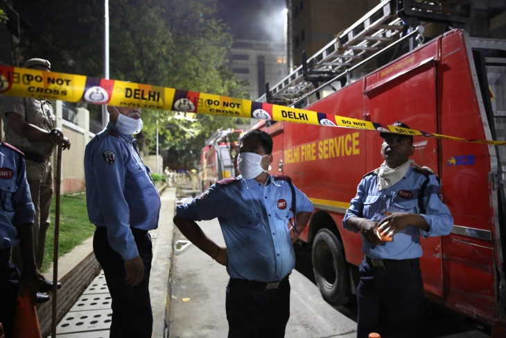 Së paku 18 persona e humbën jetën nga shpërthimi në një fabrikë fishekzjarresh në Indi