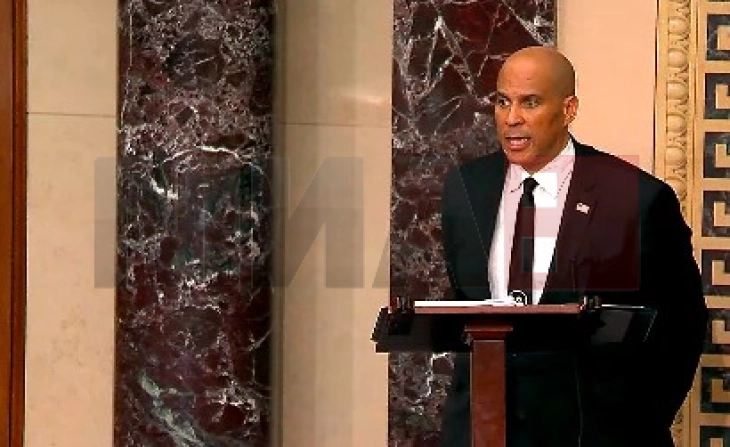 Senatori amerikan Kori Buker vendosi rekord me 25 orë fjalim në Senat kundër politikave të Trampit