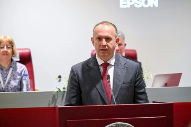 Гаши на Интернационален научен собир, во организација на МИТ Универзитетот, со предавања на професори од Оксфорд