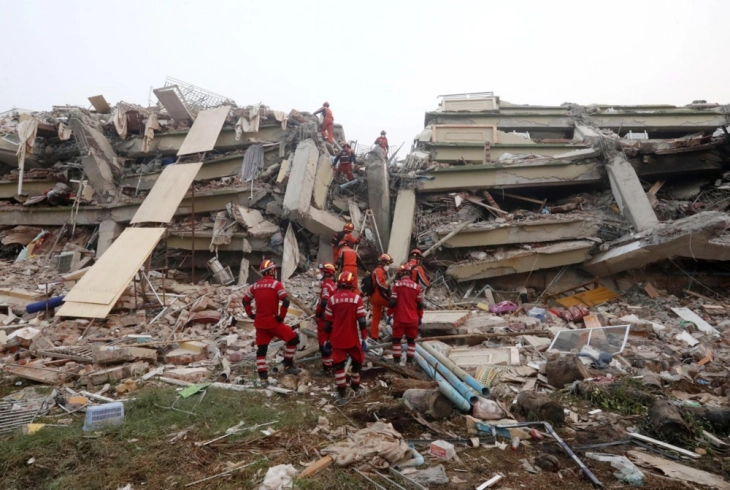 Nga tërmeti në Mjanmar deri më tani janë nxjerrë trupat e mbi 3.000 personave të vdekur, hunta shpalli armëpushim në luftën qytetare