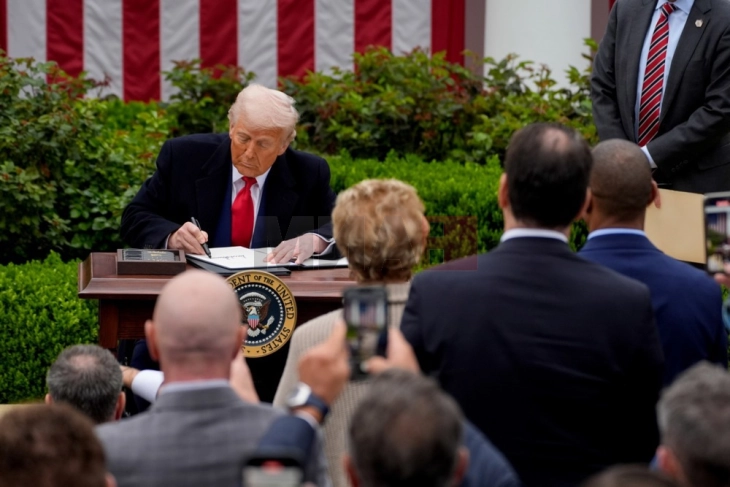 Трамп објави реципрочни царини за речиси цел свет,  33 отсто за македонскиот извоз