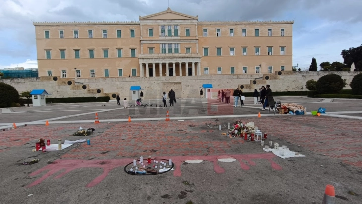 Анкета: Седум од десет Грци сметаат дека Владата се обидува да ги прикрие причините за железничката несреќа кај Темпи