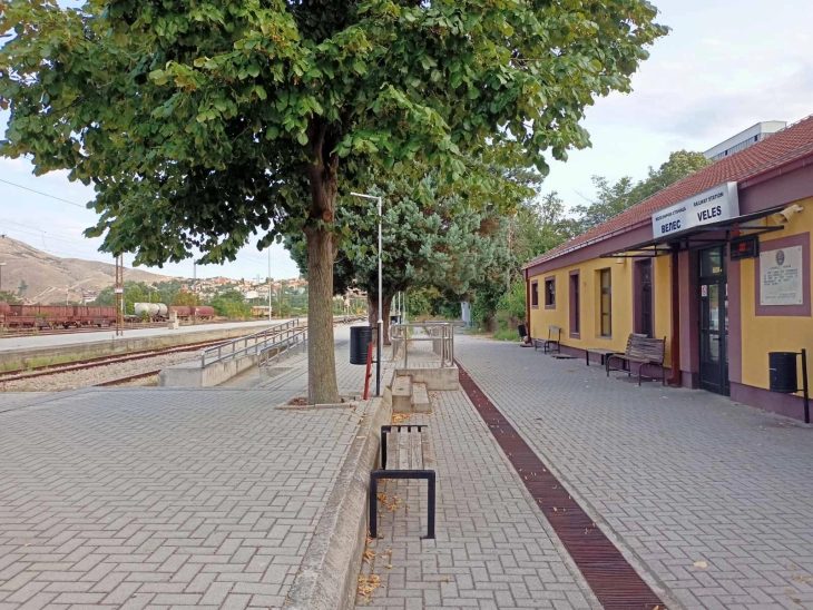 Возовите од Скопје за Велес втор ден доцнат од 30 до 40 минути поради оштетенен насип на пруга помеѓу Лисиче и Драчево