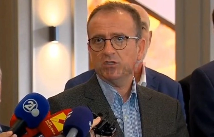 Taravari tani për tani nuk del nga koalicioni qeveritar, do ta presë rezultatin nga bisedimet e deputetëve për zgjedhjet lokale