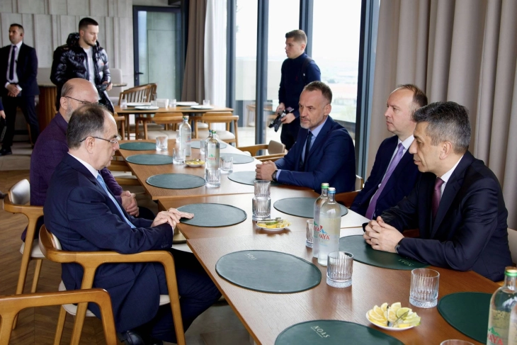 Фетаи се сретна со албанскиот претседател Бајрам Бегај