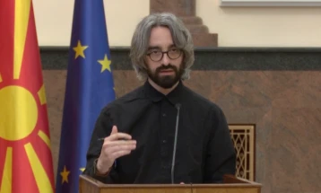 Mickoski e akuzoi Apasievin për blerje të paligjshme të hapësirës afariste