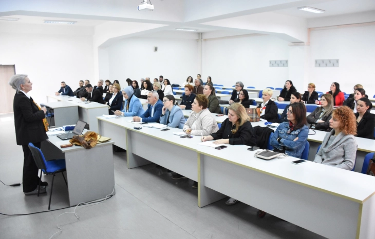 Në Universitetin e Tetovës u mbajt ligjëratë mbi metodat moderne të mësimdhënies