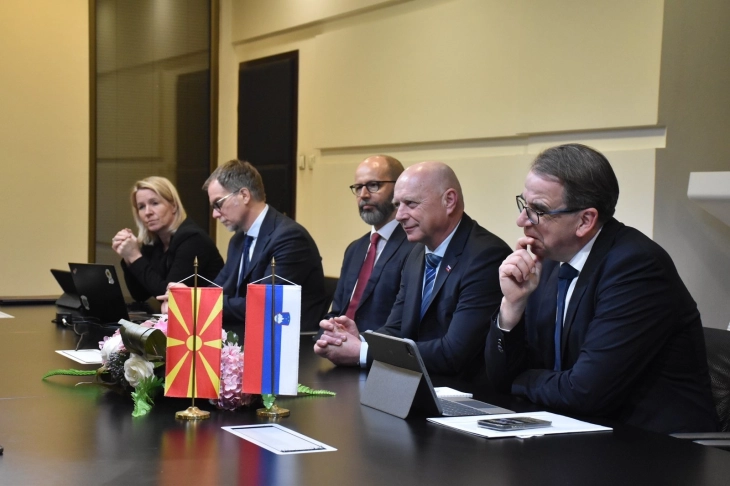 Props në takime pune në Shkup: Sllovenia e mbështet reformën në administratën publike të vendit