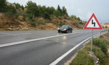 Traffic: Partly wet roads, no border delays