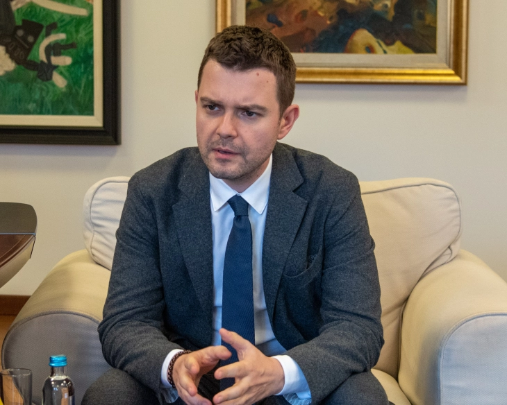 Mucunski për gazetën greke 